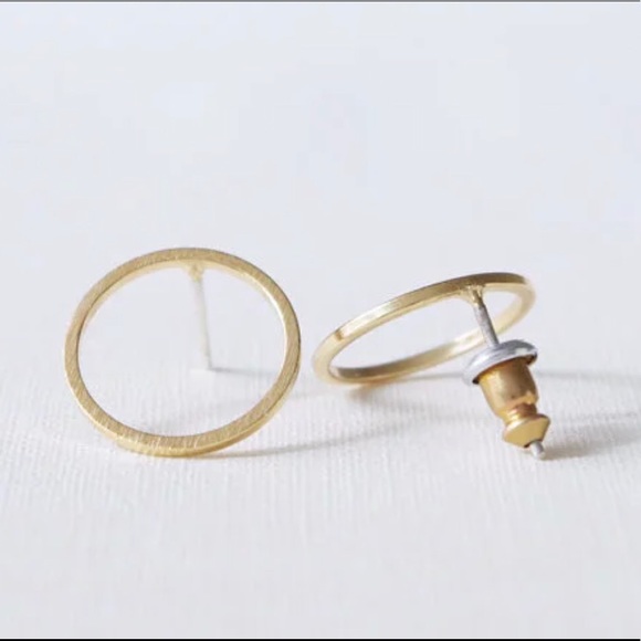 circle studs - Picture 2 of 3